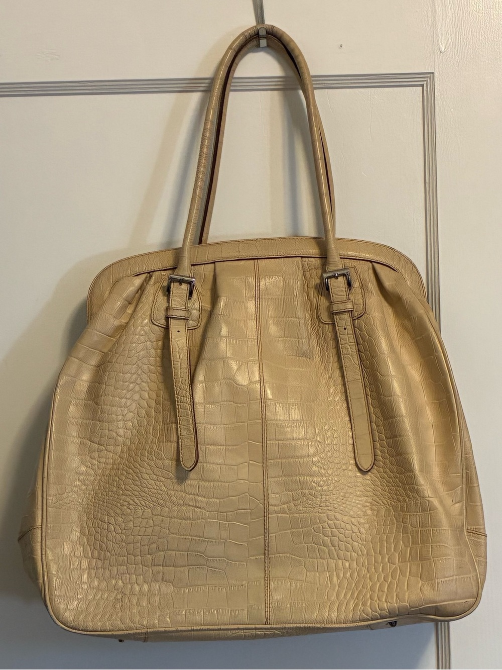 Elegant Croc-Embossed Bag in Cream